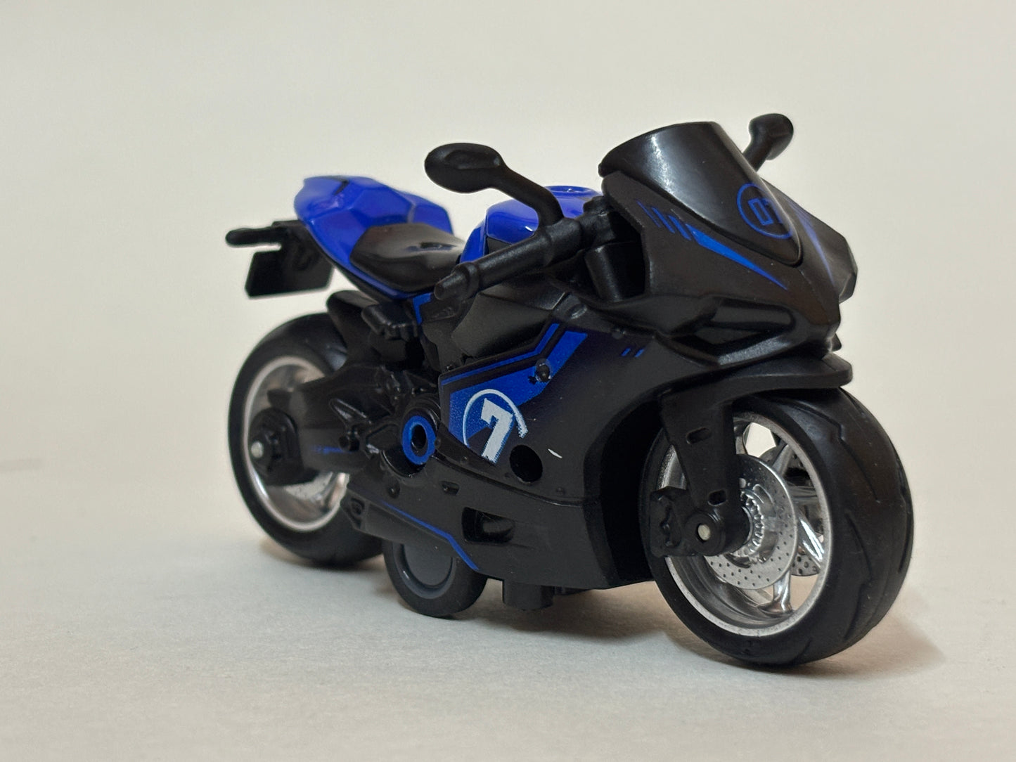 Pakka Racer Pull back Diecast Motorcycle – Collectible Metal Toy Bike