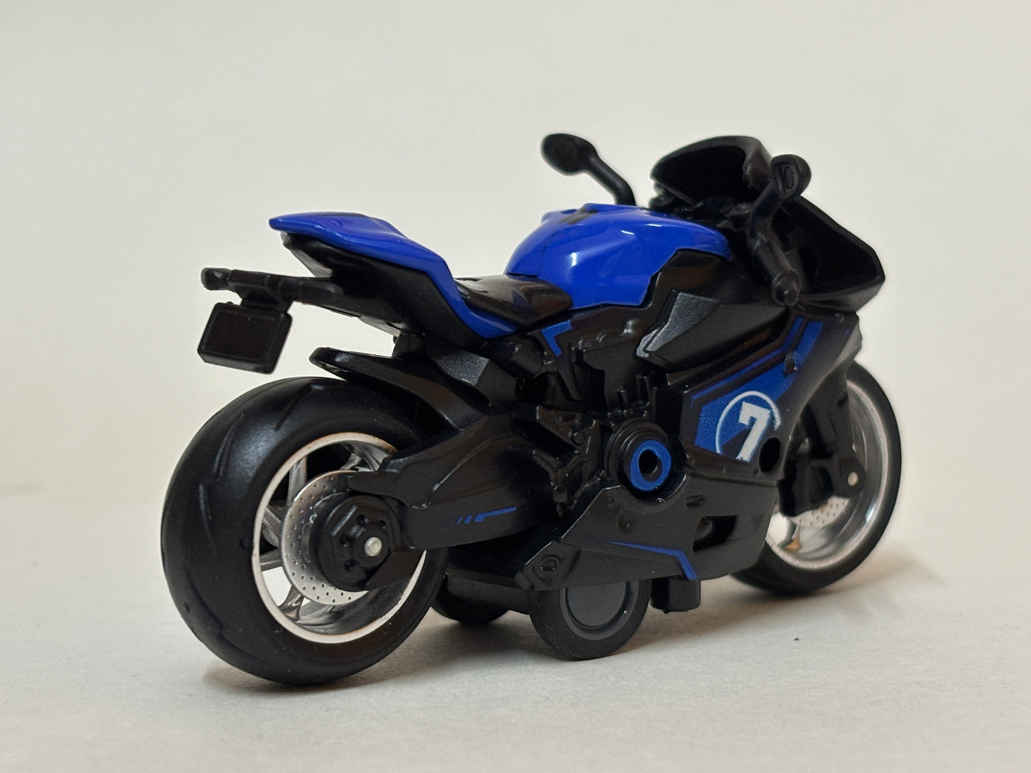 Pakka Racer Pull back Diecast Motorcycle – Collectible Metal Toy Bike