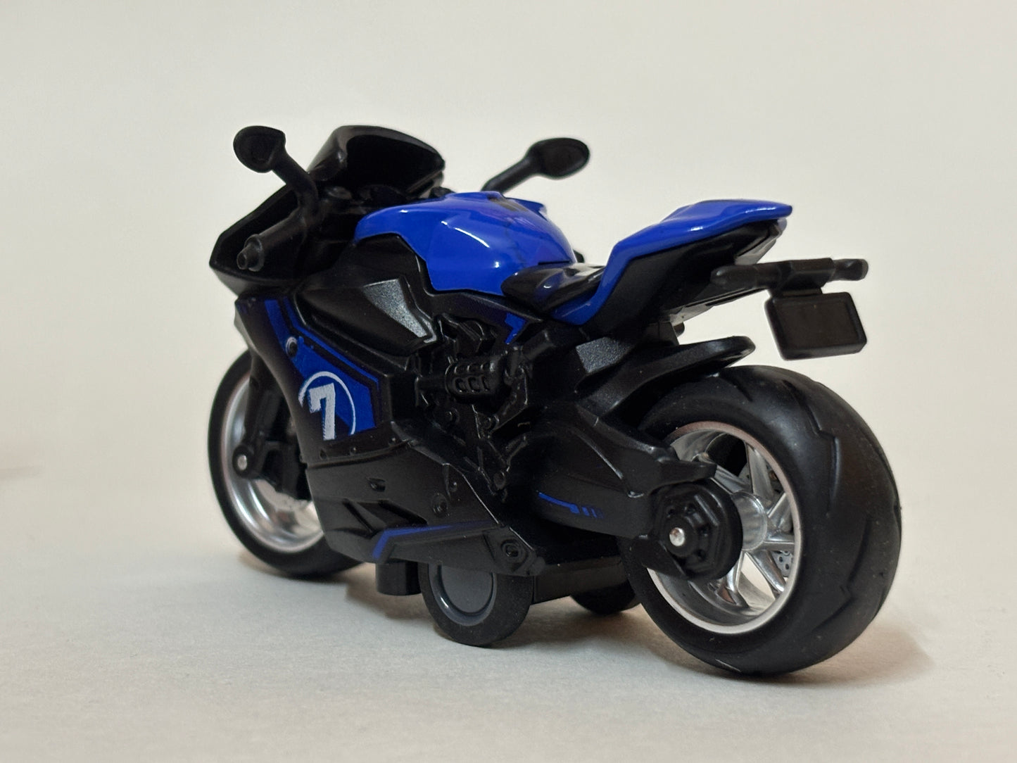 Pakka Racer Pull back Diecast Motorcycle – Collectible Metal Toy Bike