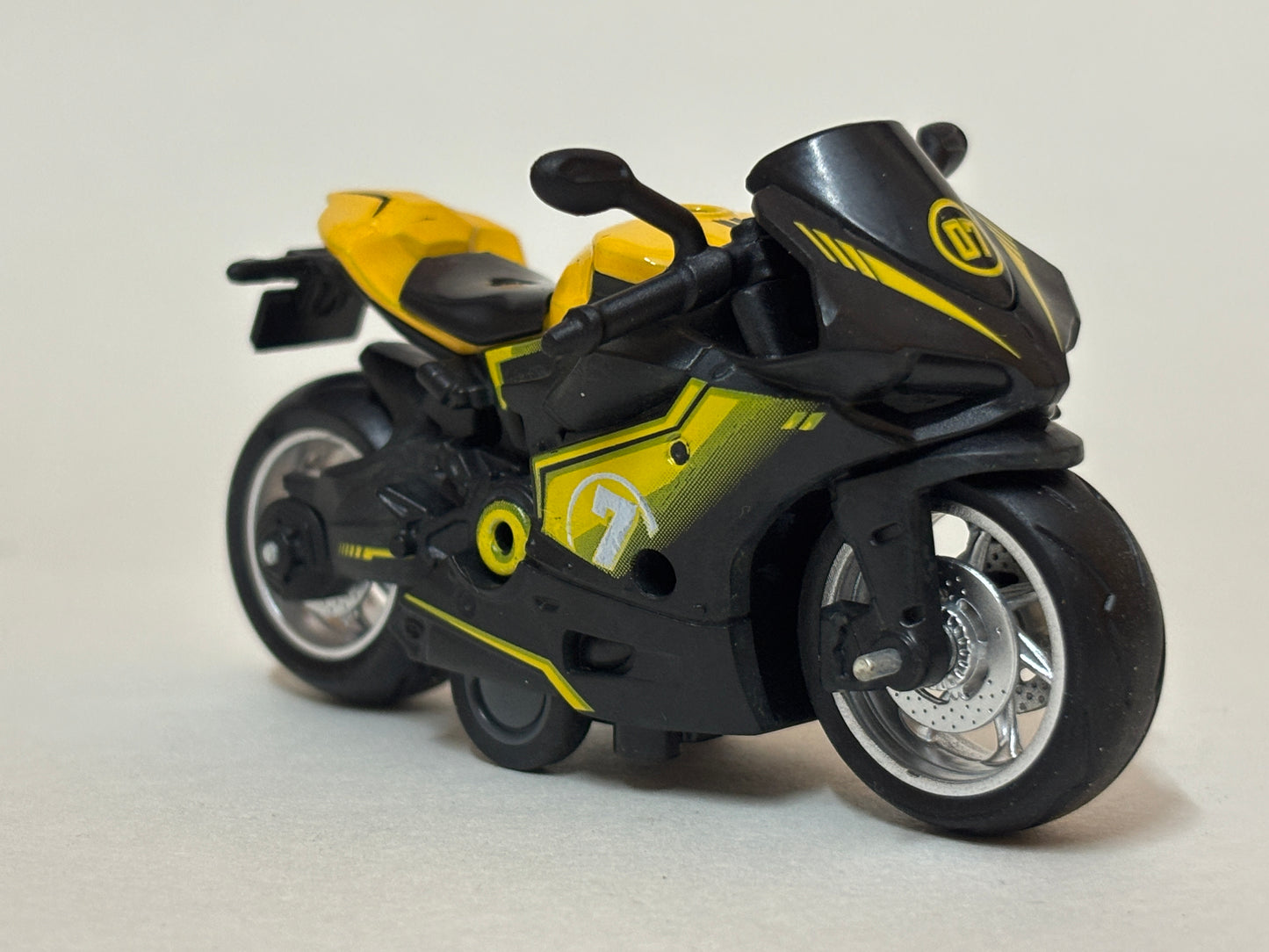 Pakka Racer Pull back Diecast Motorcycle – Collectible Metal Toy Bike