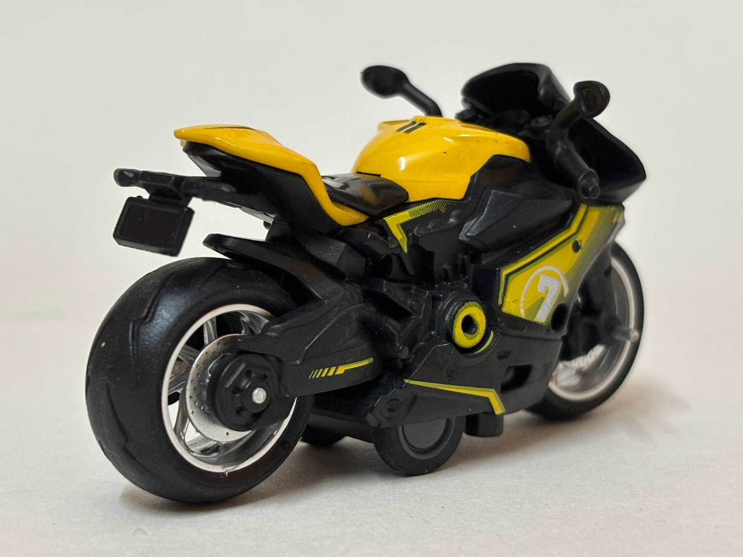Pakka Racer Pull back Diecast Motorcycle – Collectible Metal Toy Bike