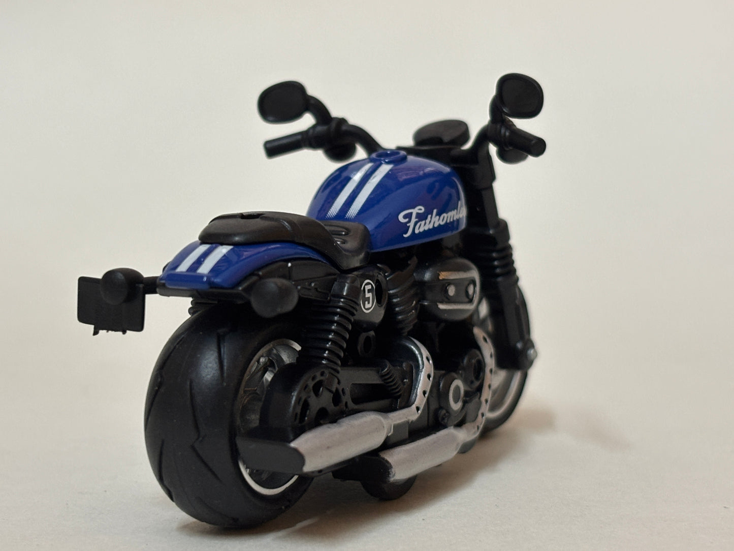 Highway Raja Pull-Back Diecast Motorcycle – Collectible Metal Toy Bike